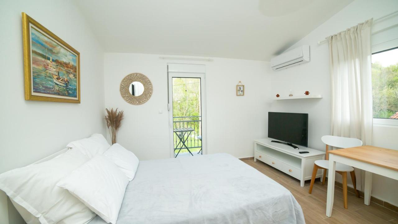 Plamenatz Studio Apartments Virpazar Luaran gambar