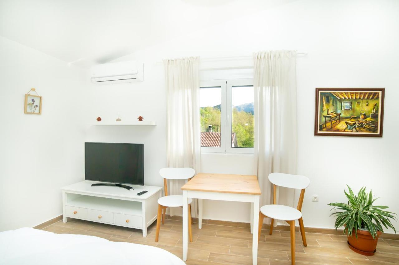 Plamenatz Studio Apartments Virpazar Luaran gambar